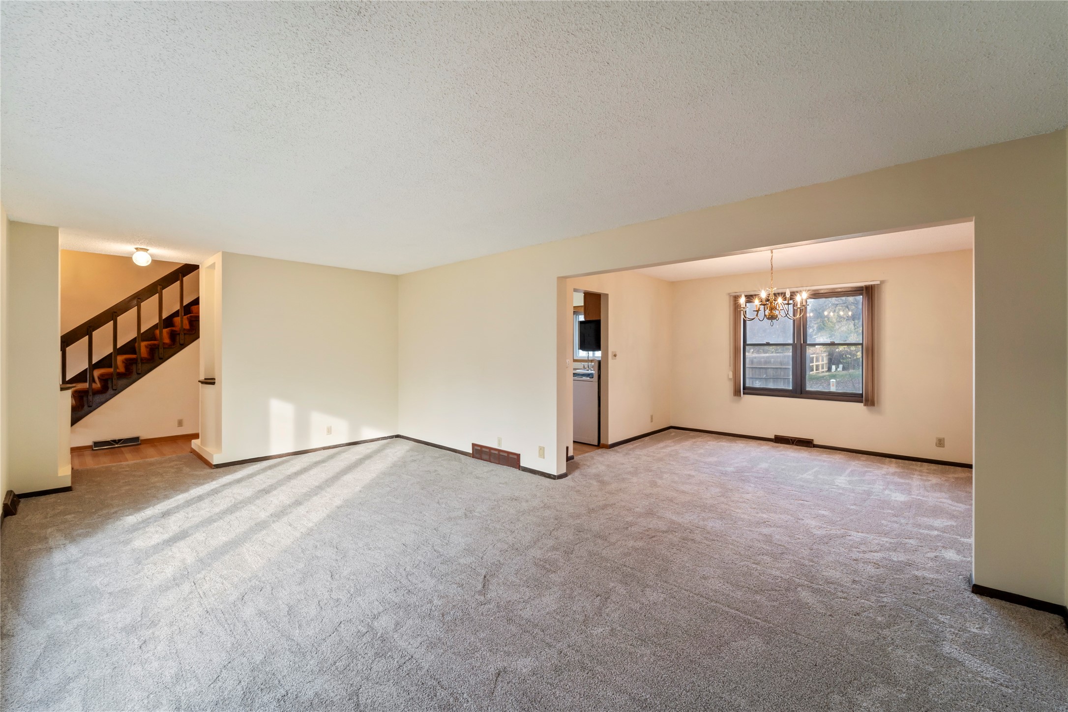 1495 Rio Valley Drive, Clive, Iowa image 9