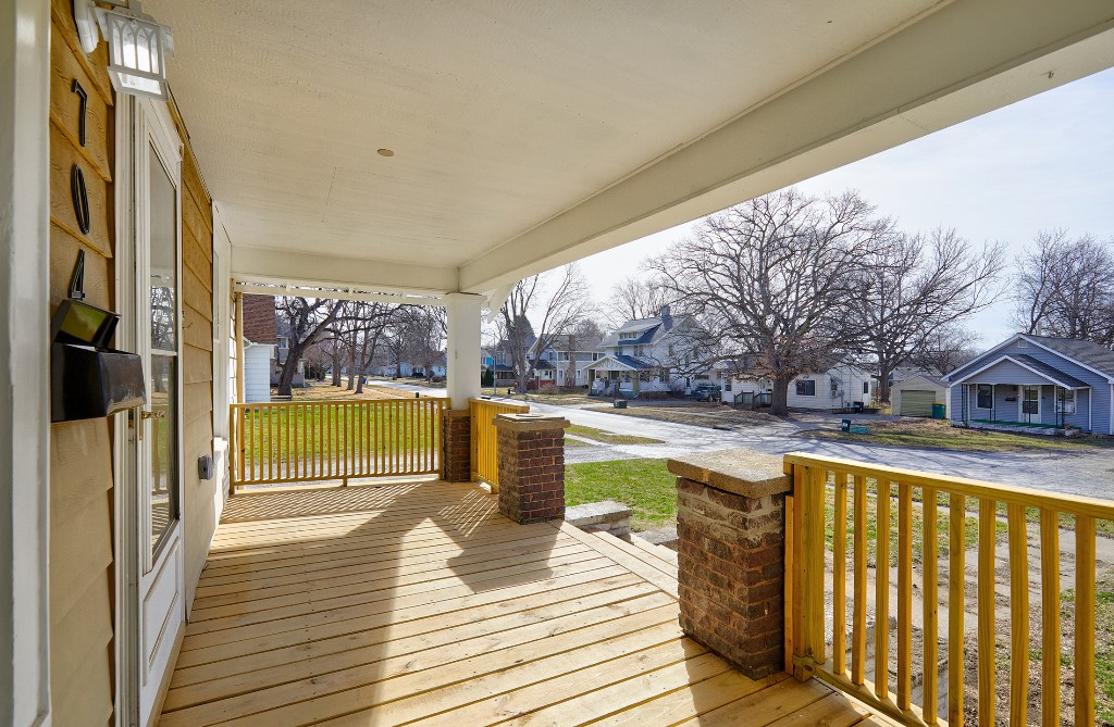 704 E Salem Avenue, Indianola, Iowa image 2