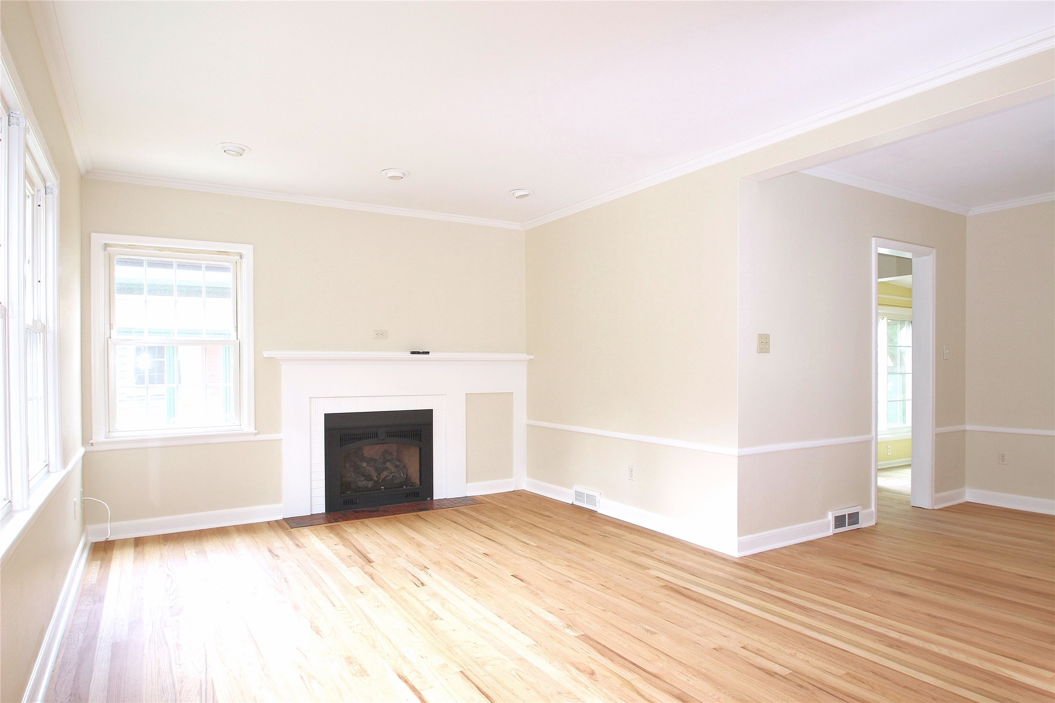 1427 Forestdale Drive, Des Moines, Iowa image 2
