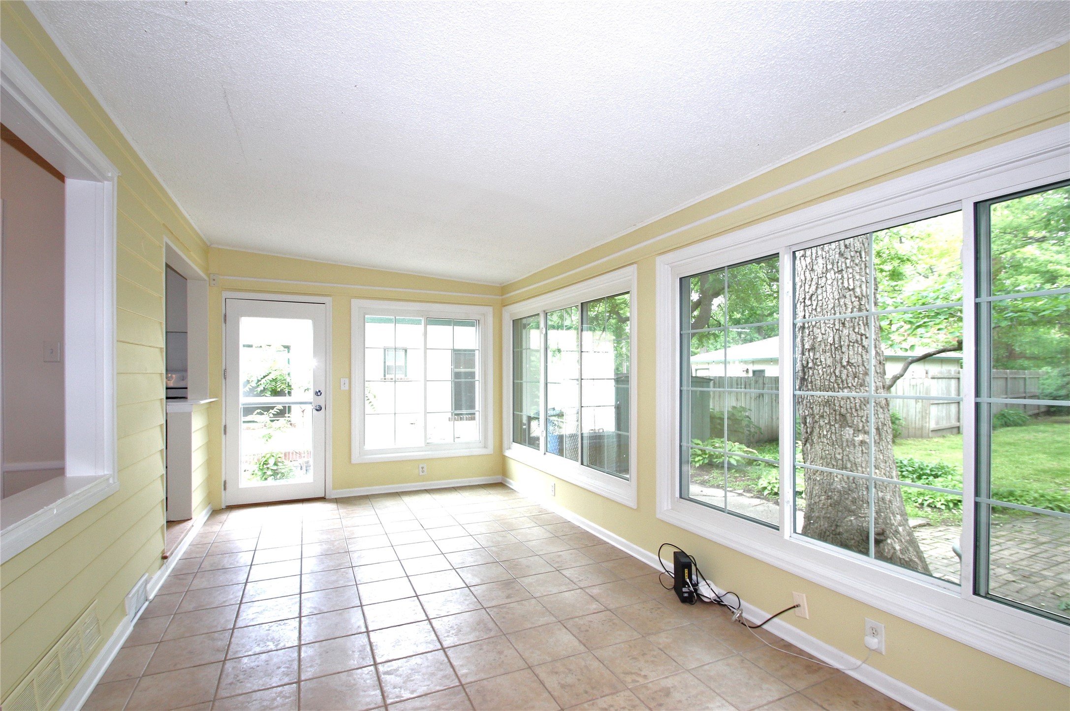 1427 Forestdale Drive, Des Moines, Iowa image 6