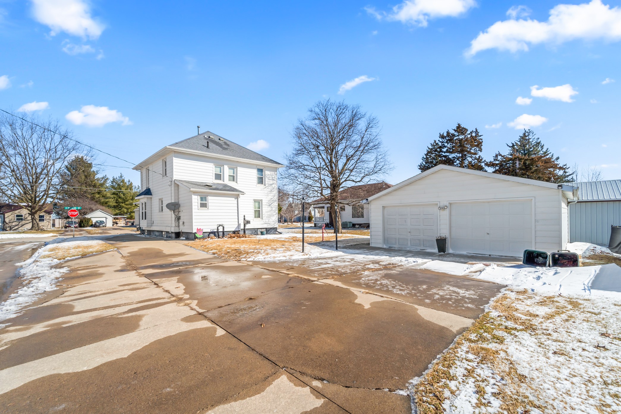 502 E Douglas Street, Knoxville, Iowa image 21