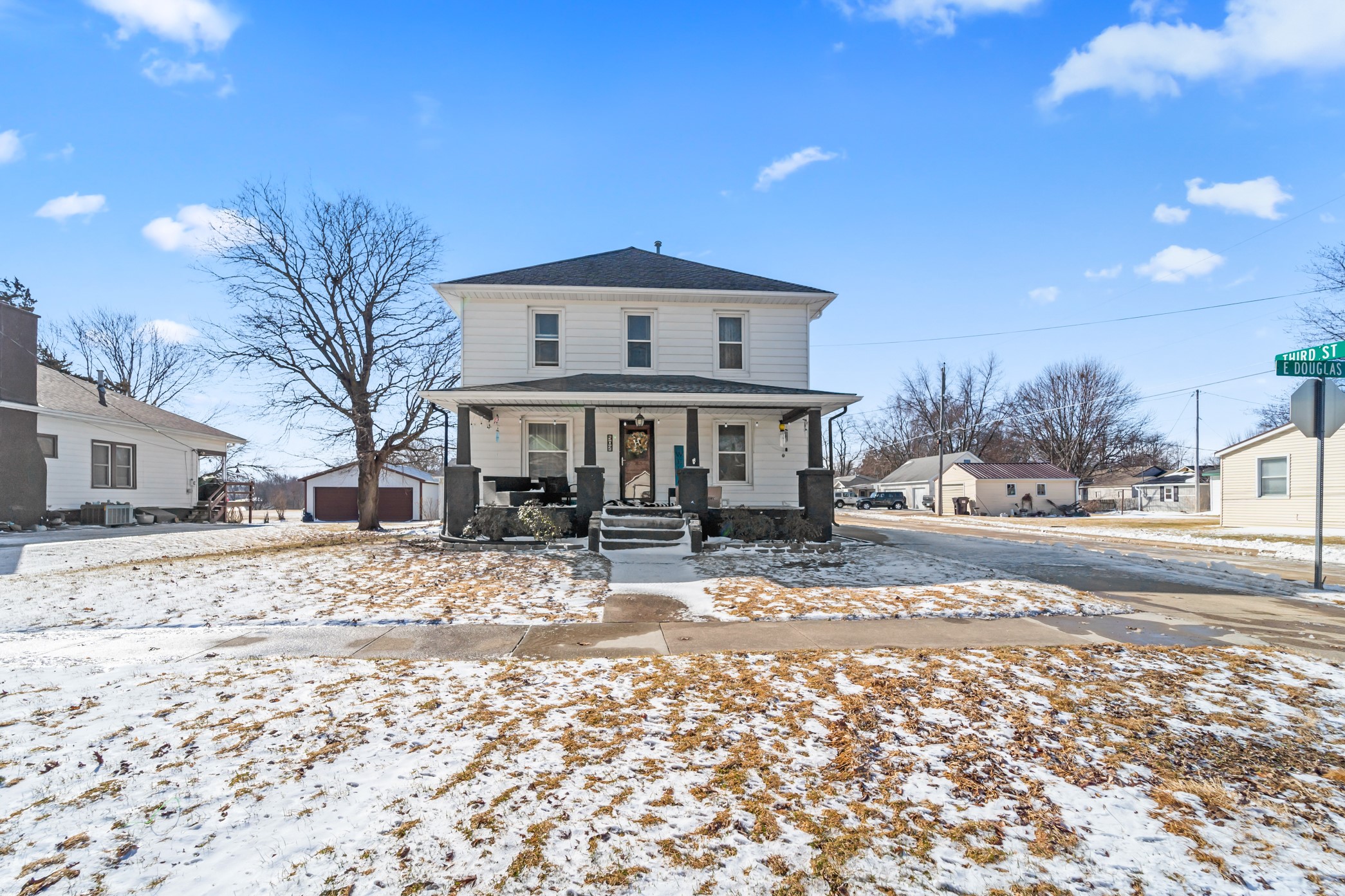 502 E Douglas Street, Knoxville, Iowa image 1