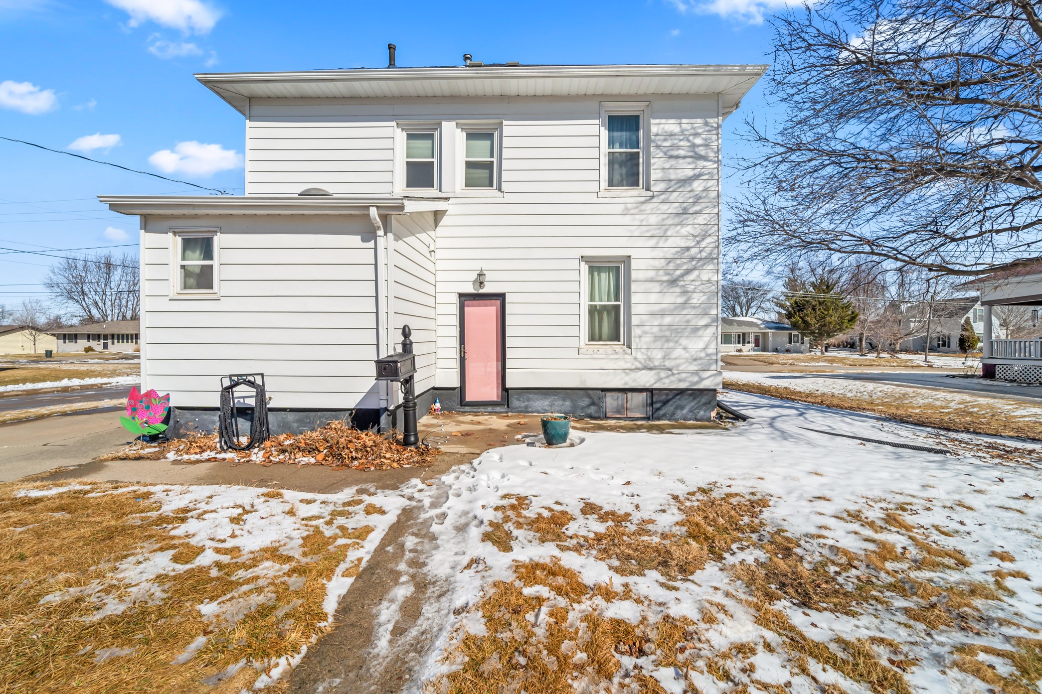 502 E Douglas Street, Knoxville, Iowa image 22