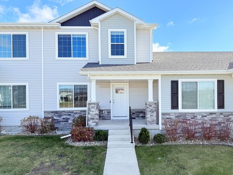 Condo For Sale - 2007 S Warrior Lane<br/> Waukee, IA 50263