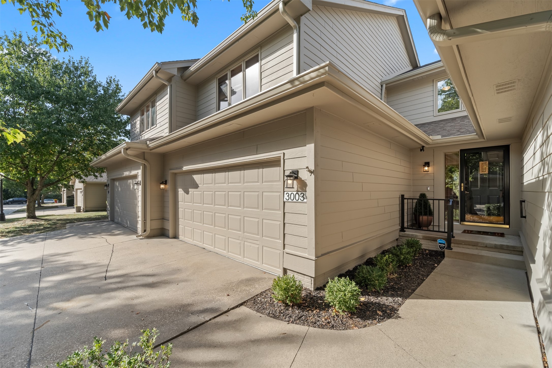 3003 Fox Hollow Circle, Des Moines, Iowa image 1