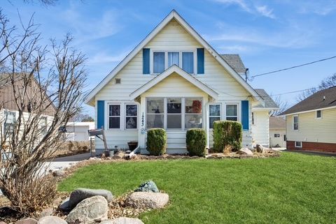 Homes For Sale - 1243 57th Street<br/> Des Moines, IA 50311