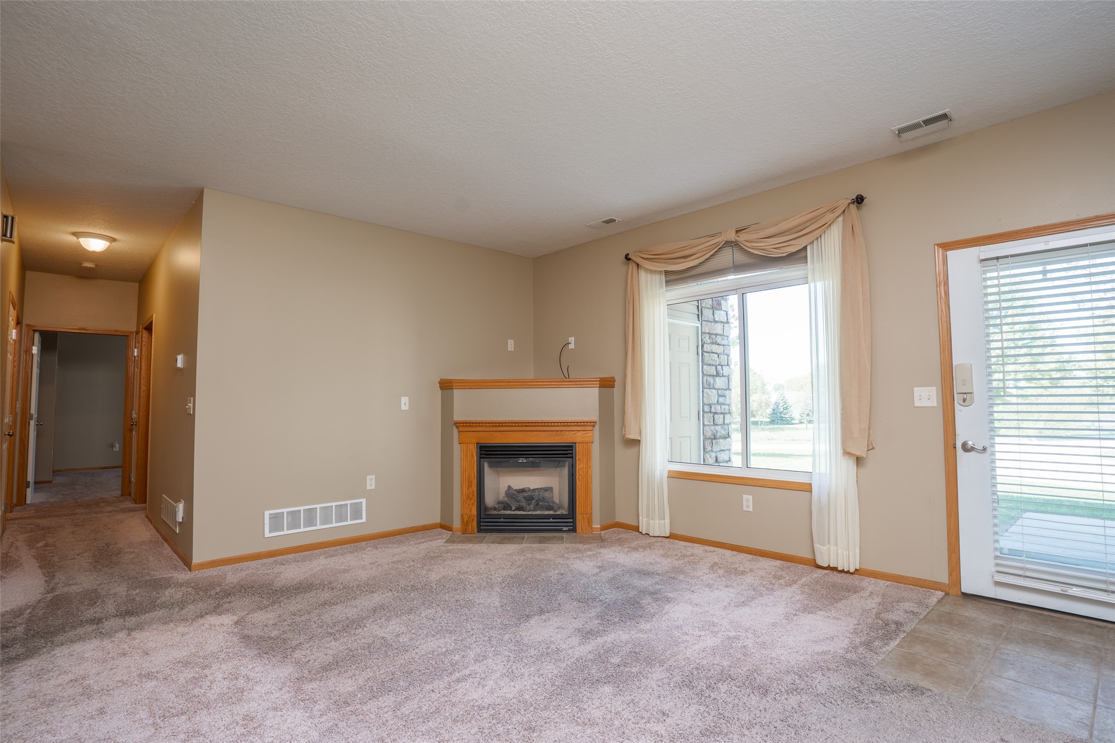 548 Kelsey Lane, Altoona, Iowa image 2