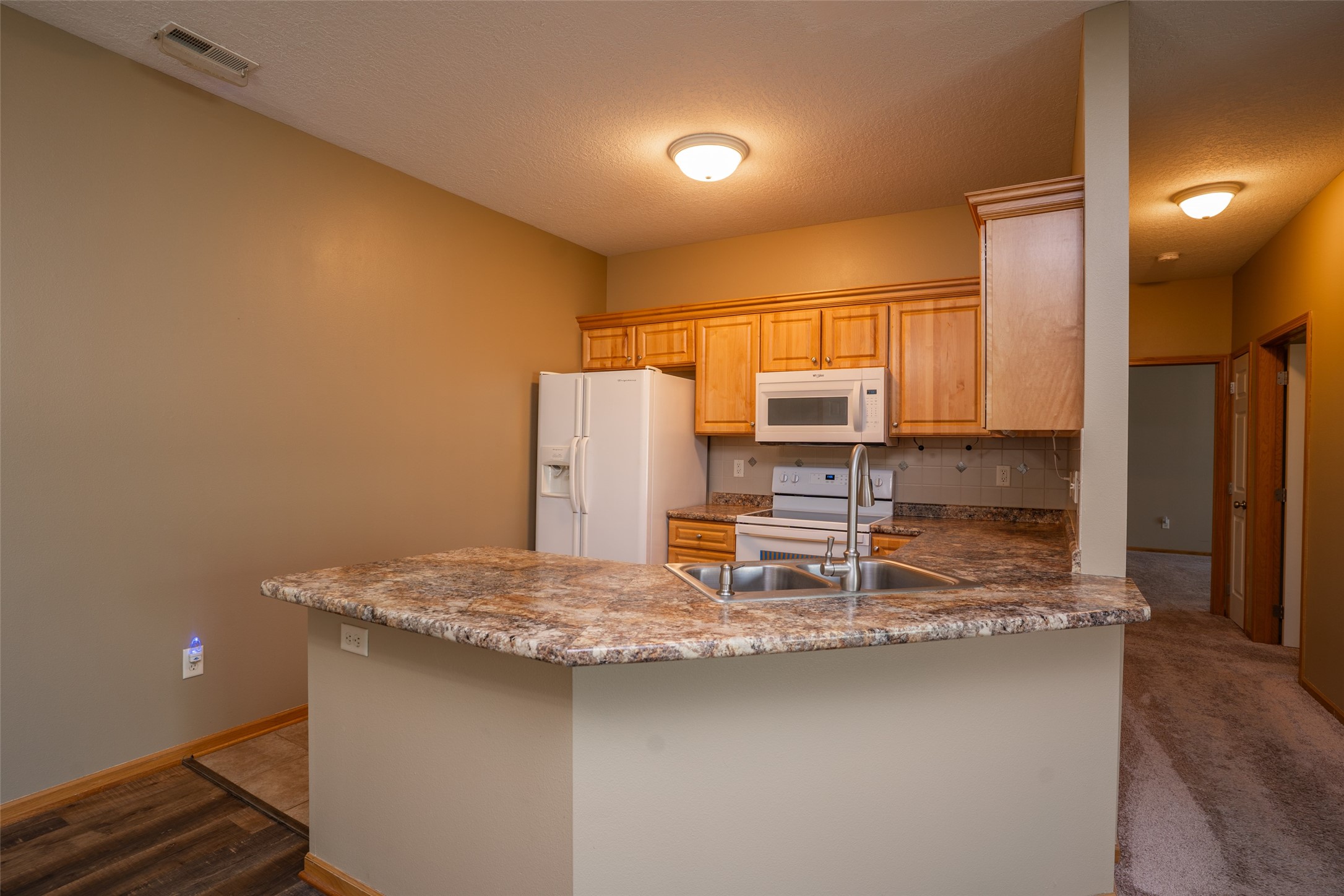 548 Kelsey Lane, Altoona, Iowa image 5