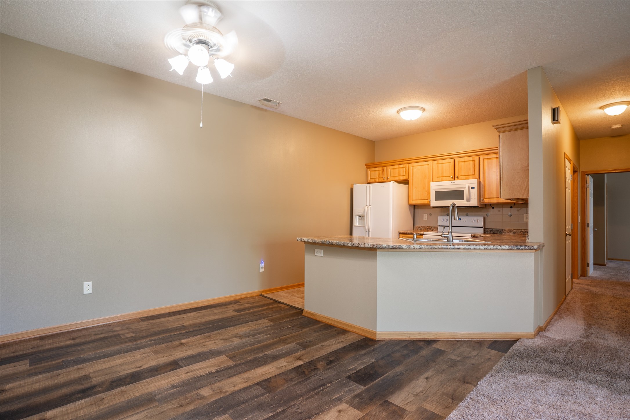 548 Kelsey Lane, Altoona, Iowa image 3