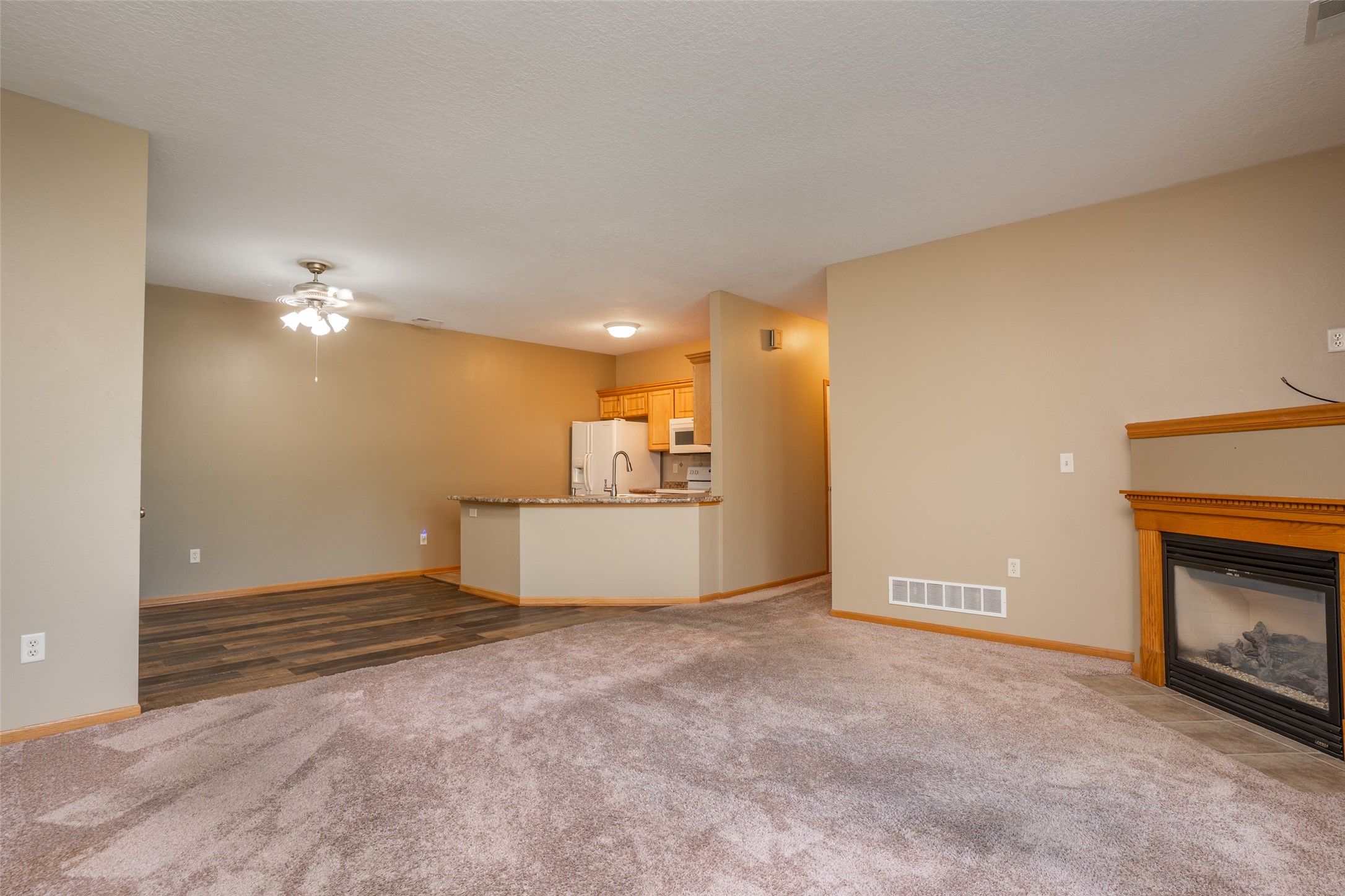 548 Kelsey Lane, Altoona, Iowa image 6