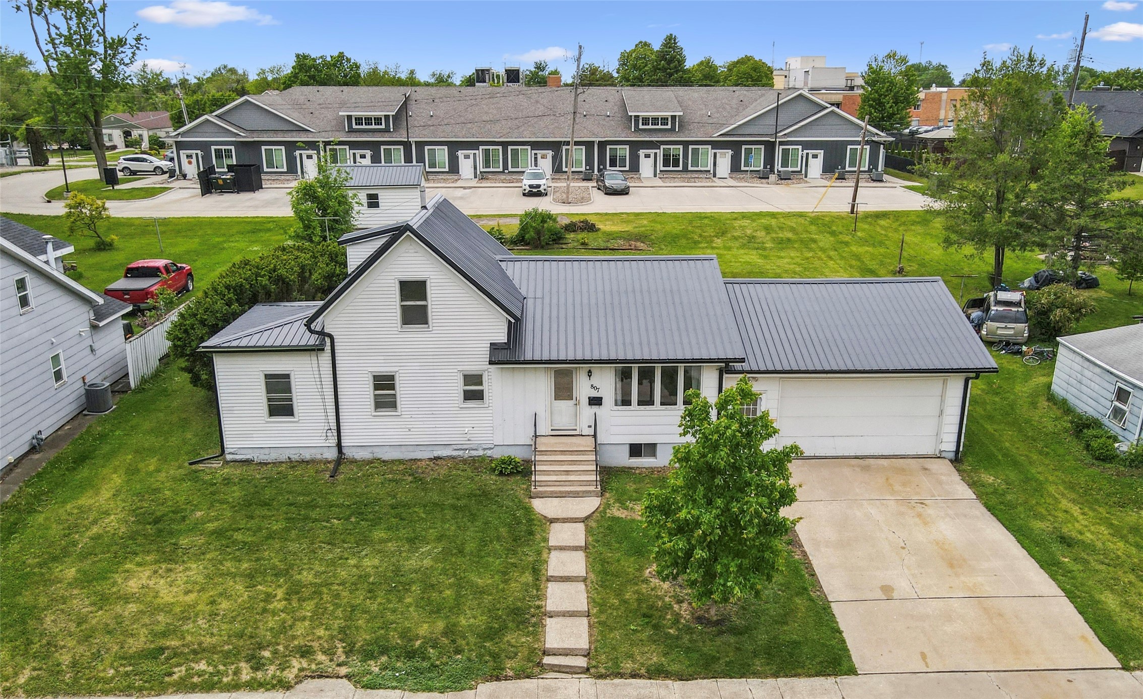 807 Center Street, Grinnell, Iowa image 3