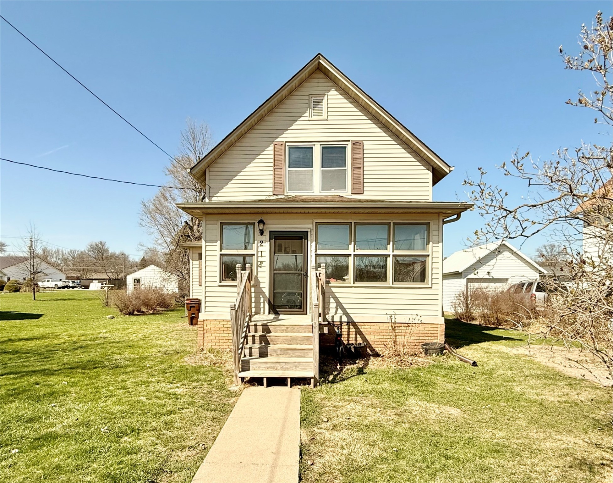 218 E Walnut Street, Conrad, Iowa image 1