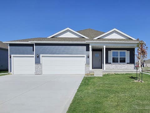 Homes For Sale - 2506 E 47th Street<br/> Des Moines, IA 50317