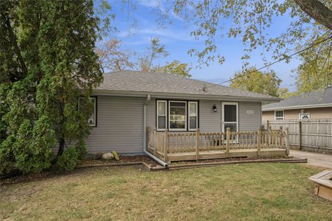 2352 E 38th Street Des Moines IA 50317