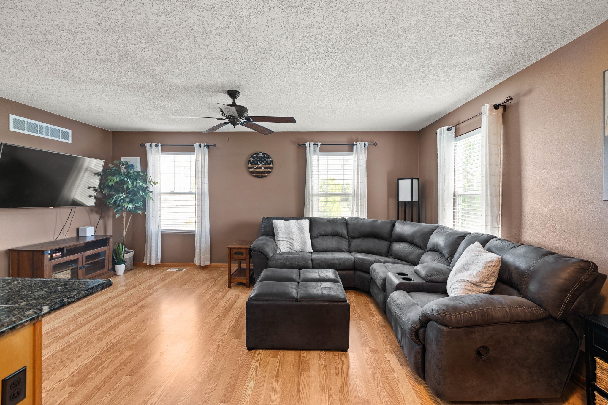 904 NE 48th Lane