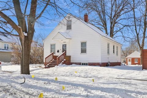 1222 5th Street Nevada IA 50201