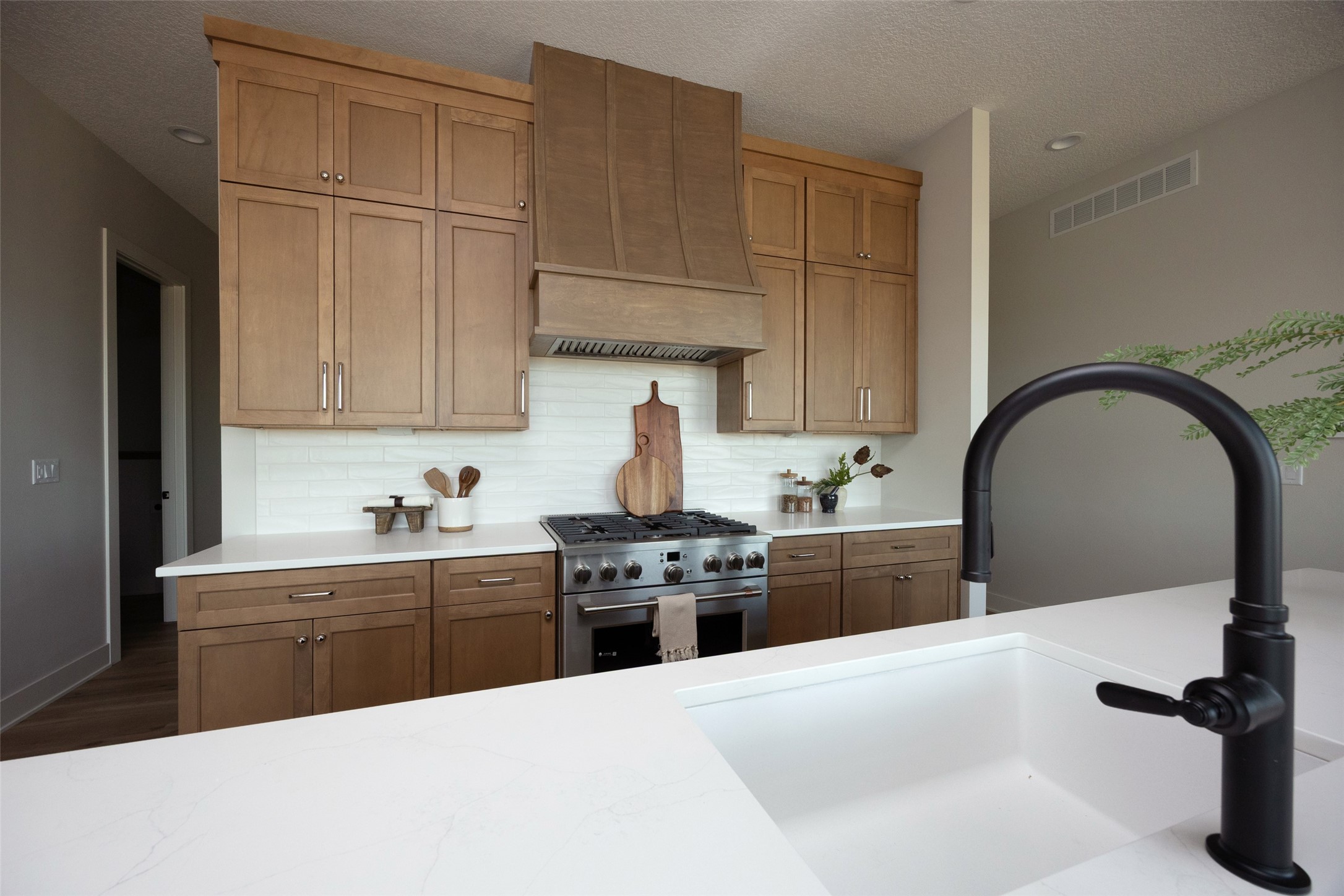 555 NW Mosaic Avenue