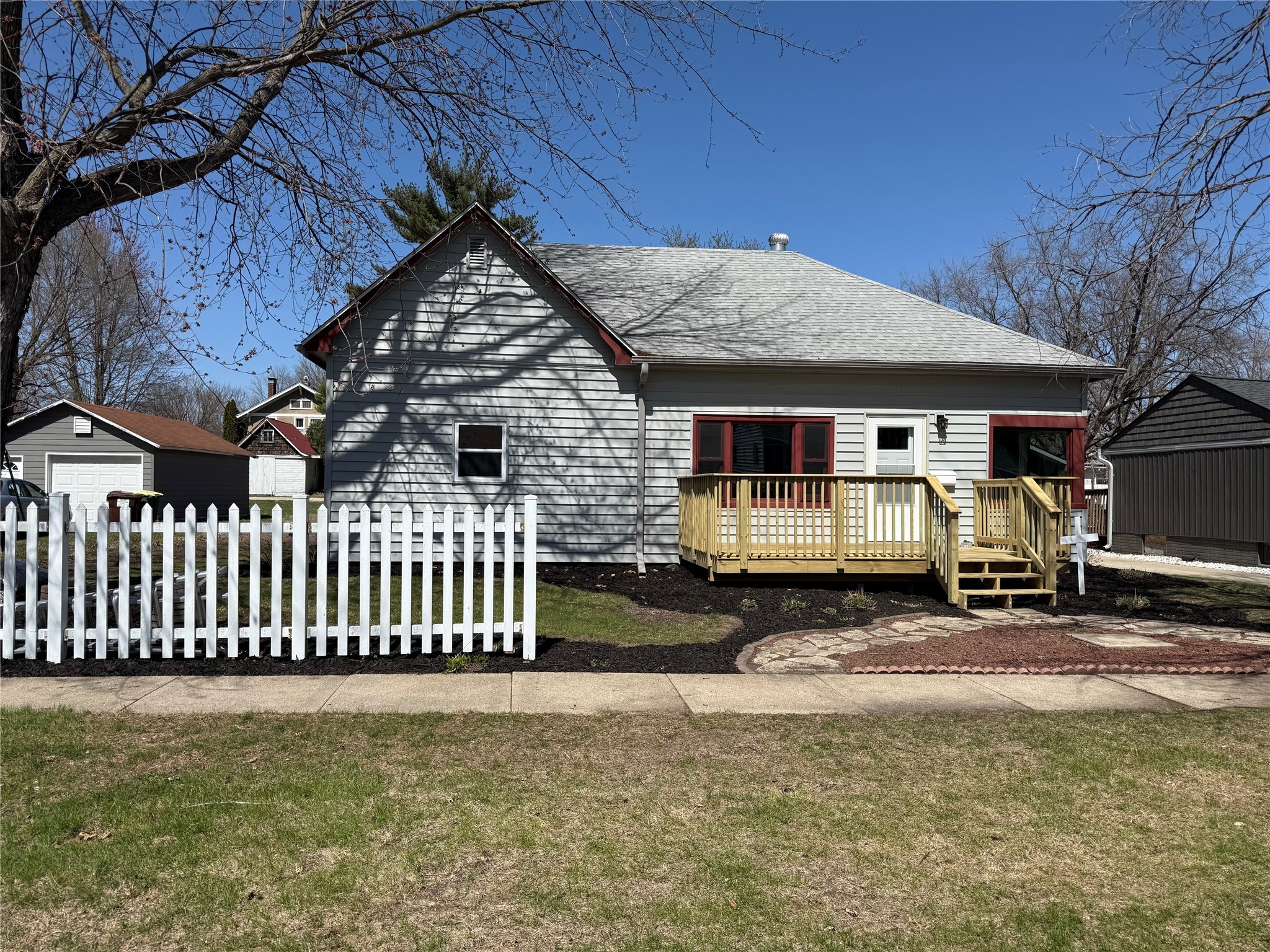 715 W North Street, Winterset, Iowa image 2