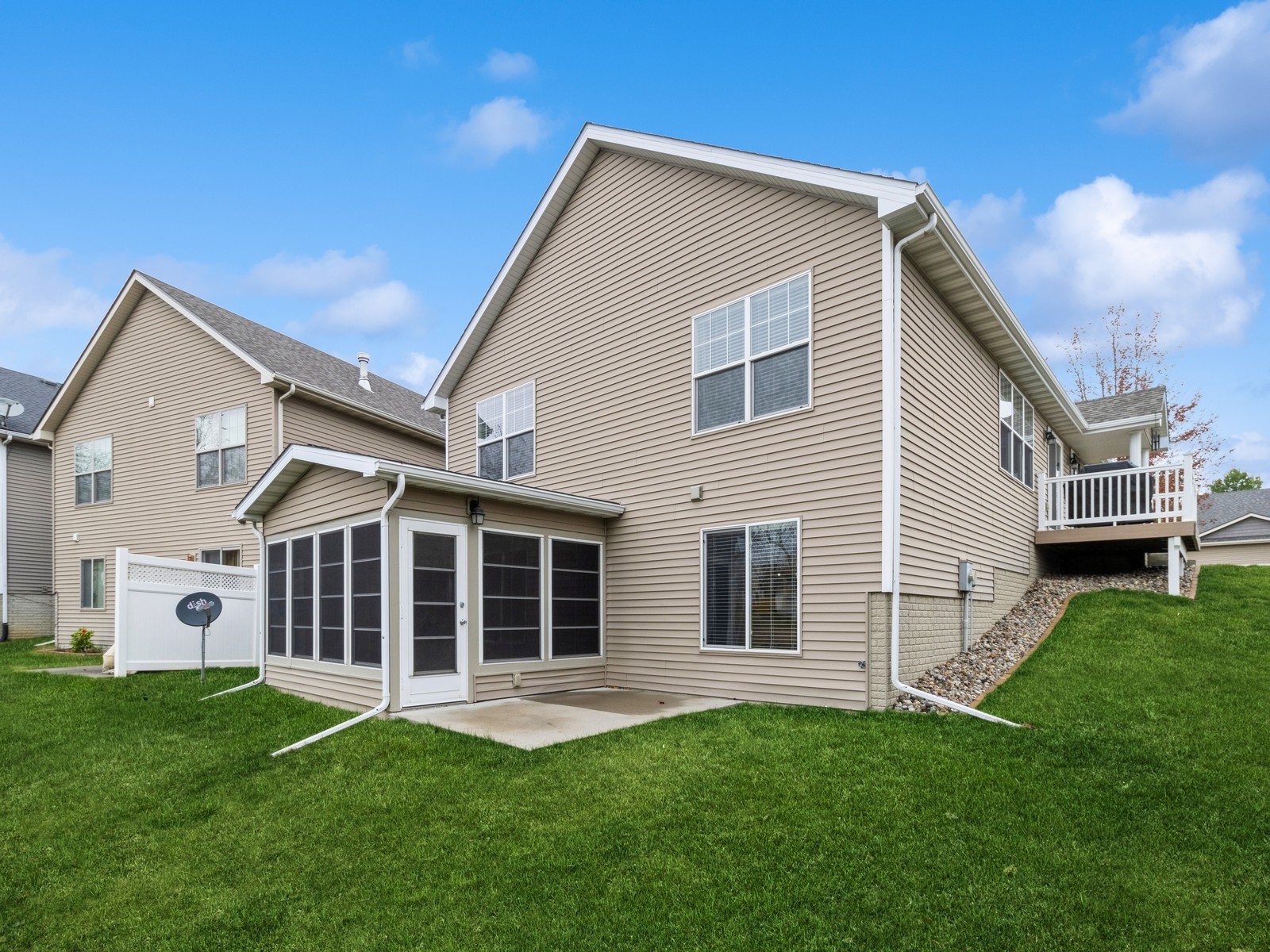 5954 Sapphire Circle, Johnston, Iowa image 33