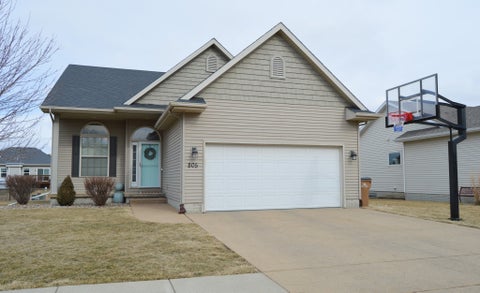 Homes For Sale - 805 SE 16th Street<br/> Grimes, IA 50111