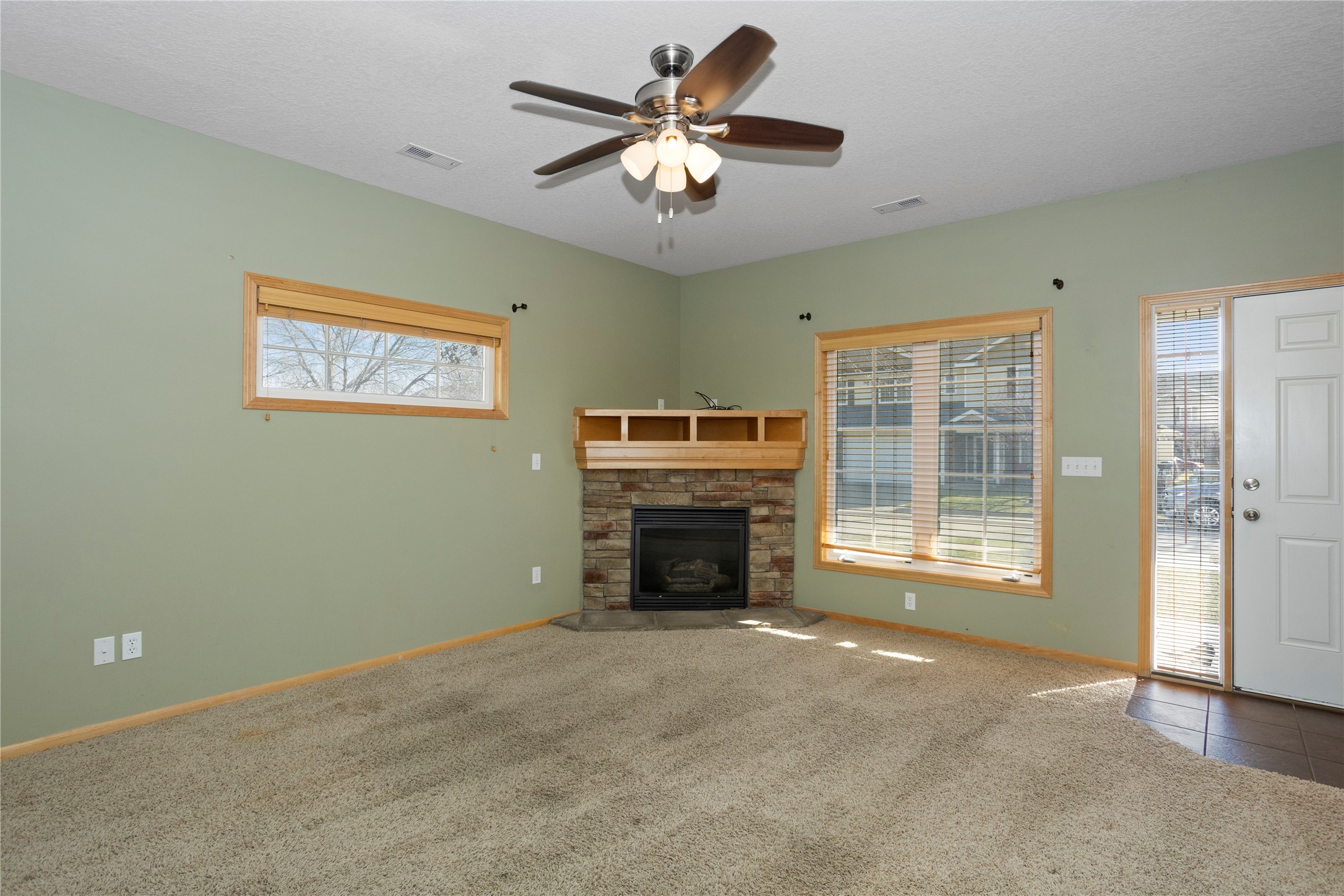 2738 NW 155th Court, Clive, Iowa image 3