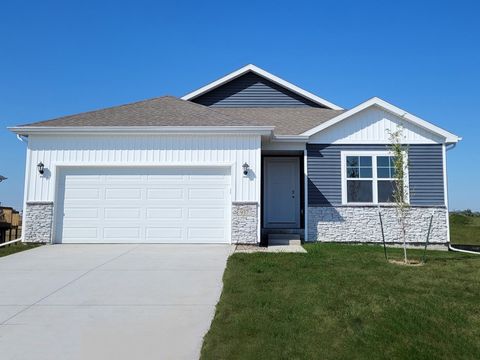 Homes For Sale - 401 Kingfisher Drive<br/> Warren County, Norwalk, IA 50211