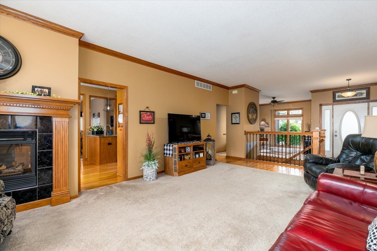 5633 Rittgers Court, Johnston, Iowa image 4