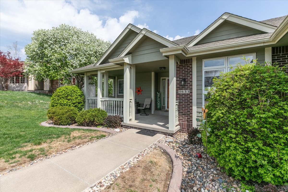 5633 Rittgers Court, Johnston, Iowa image 2