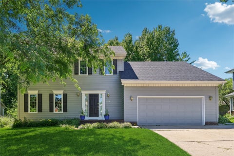 Homes For Sale - 804 Prairie View Drive<br/> West Des Moines, IA 50266