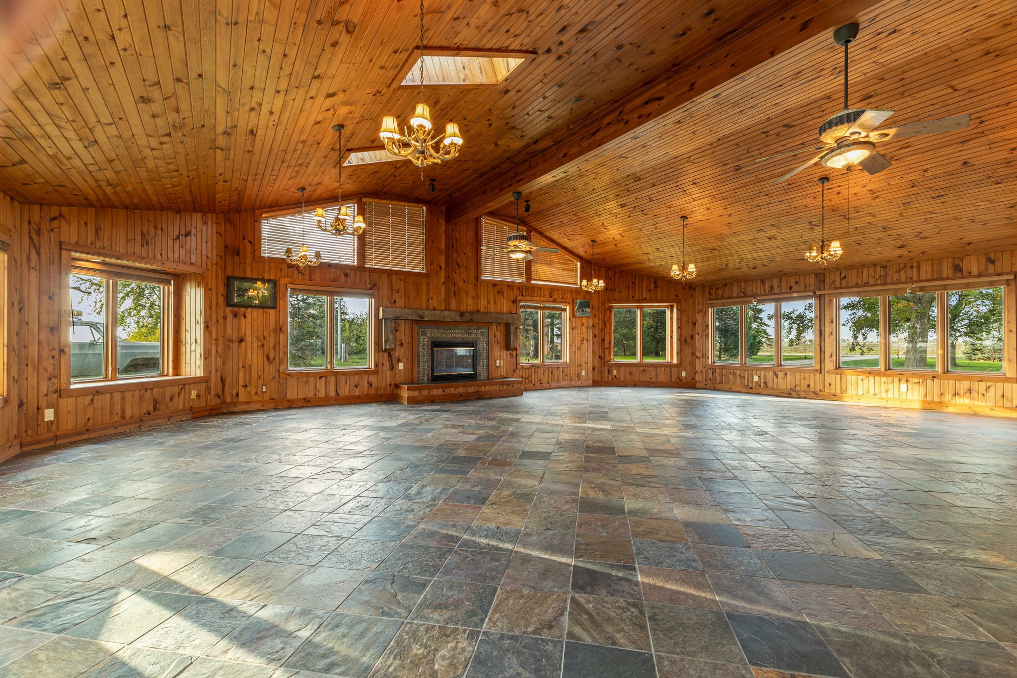 6719 S 104th Avenue W