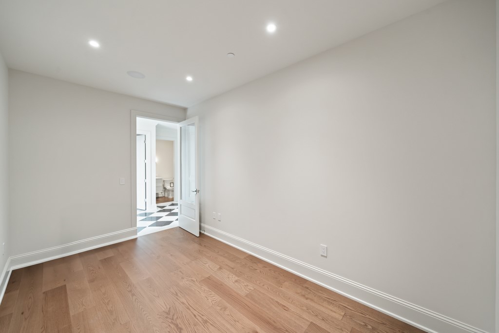 595 60th Street S 402