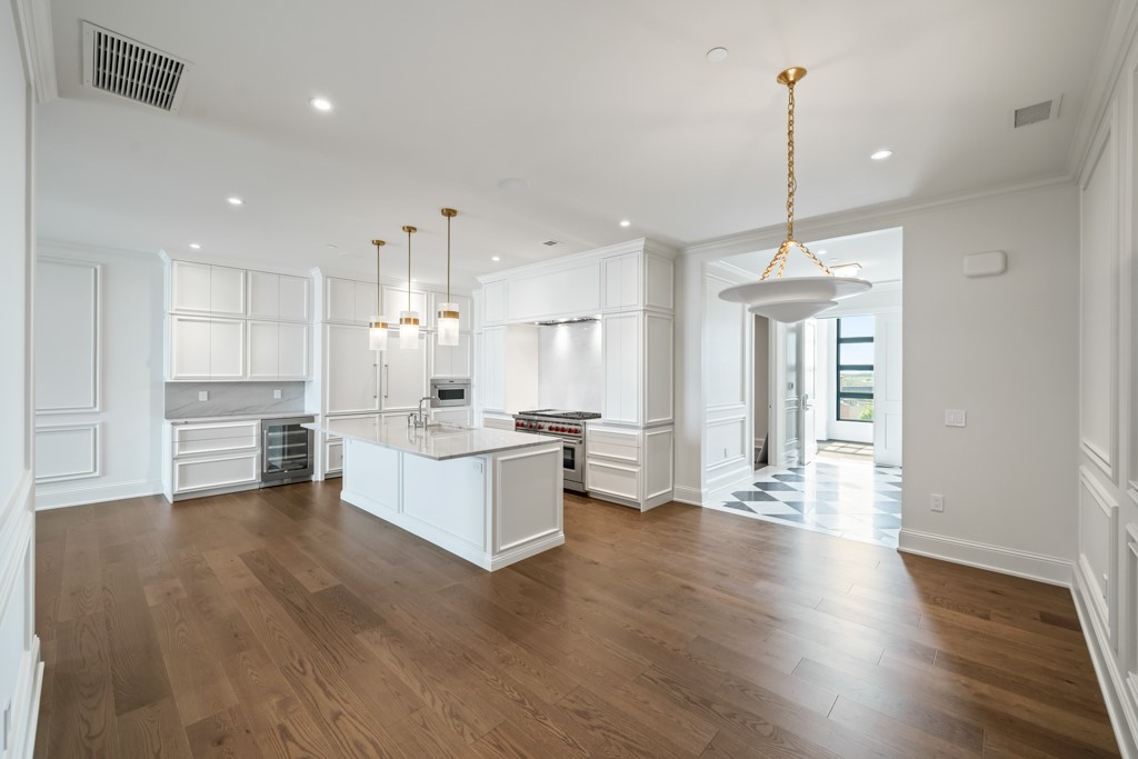 595 60th Street S 402
