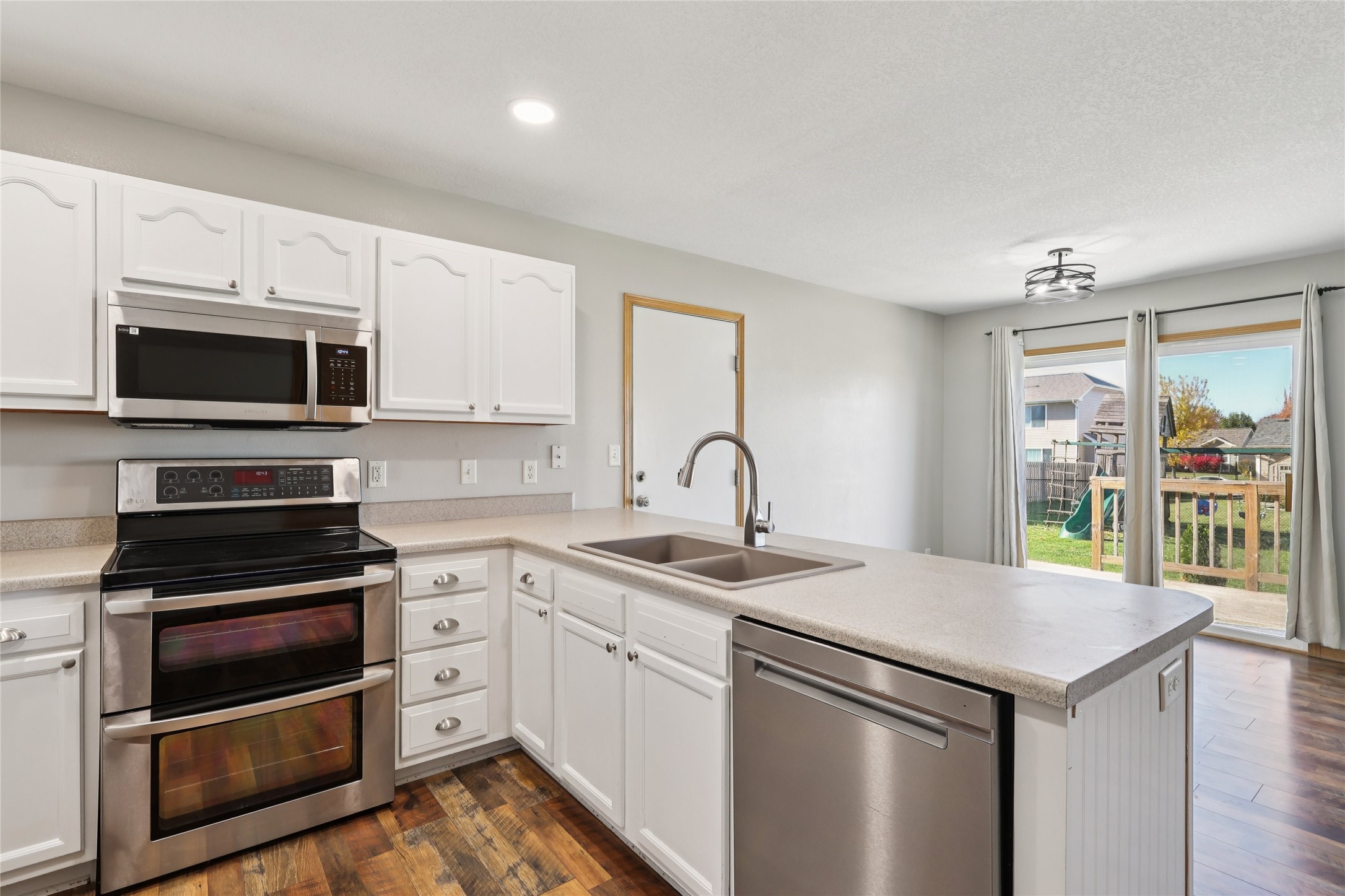 500 SE Cardinal Lane