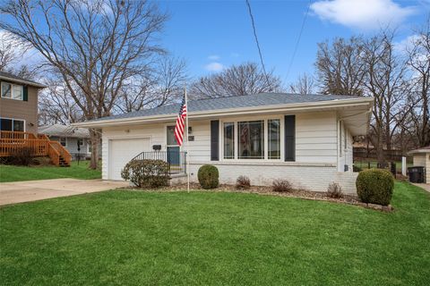 Homes For Sale - 4110 Leonard Place<br/> Des Moines, IA 50310