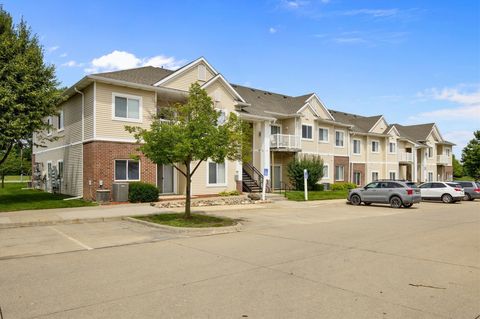 Condo For Sale - 2323 E Porter Avenue #13<br/> Polk County, Des Moines, IA 50320