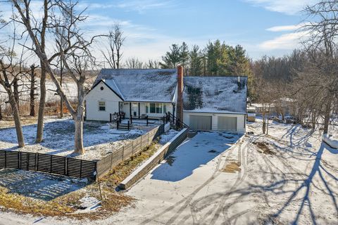 Homes For Sale - 388 W 36th Street<br/> Jasper County, Newton, IA 50208