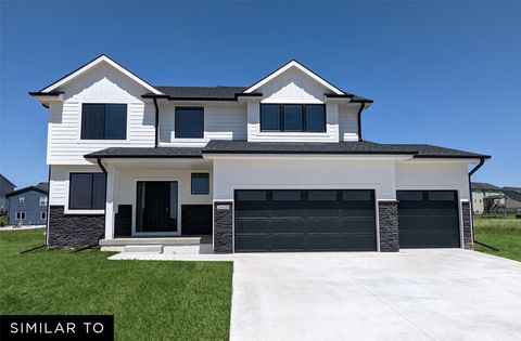 Homes For Sale - 1003 SW Boulder Drive<br/> Grimes, IA 50111