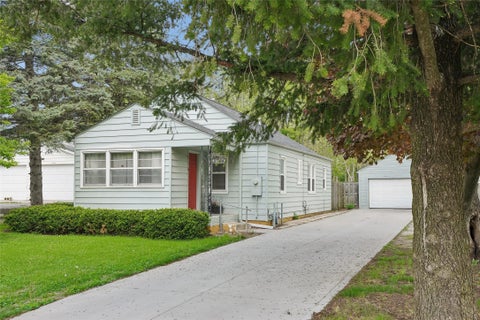 Homes For Sale - 2744 E Douglas Avenue<br/> Des Moines, IA 50317
