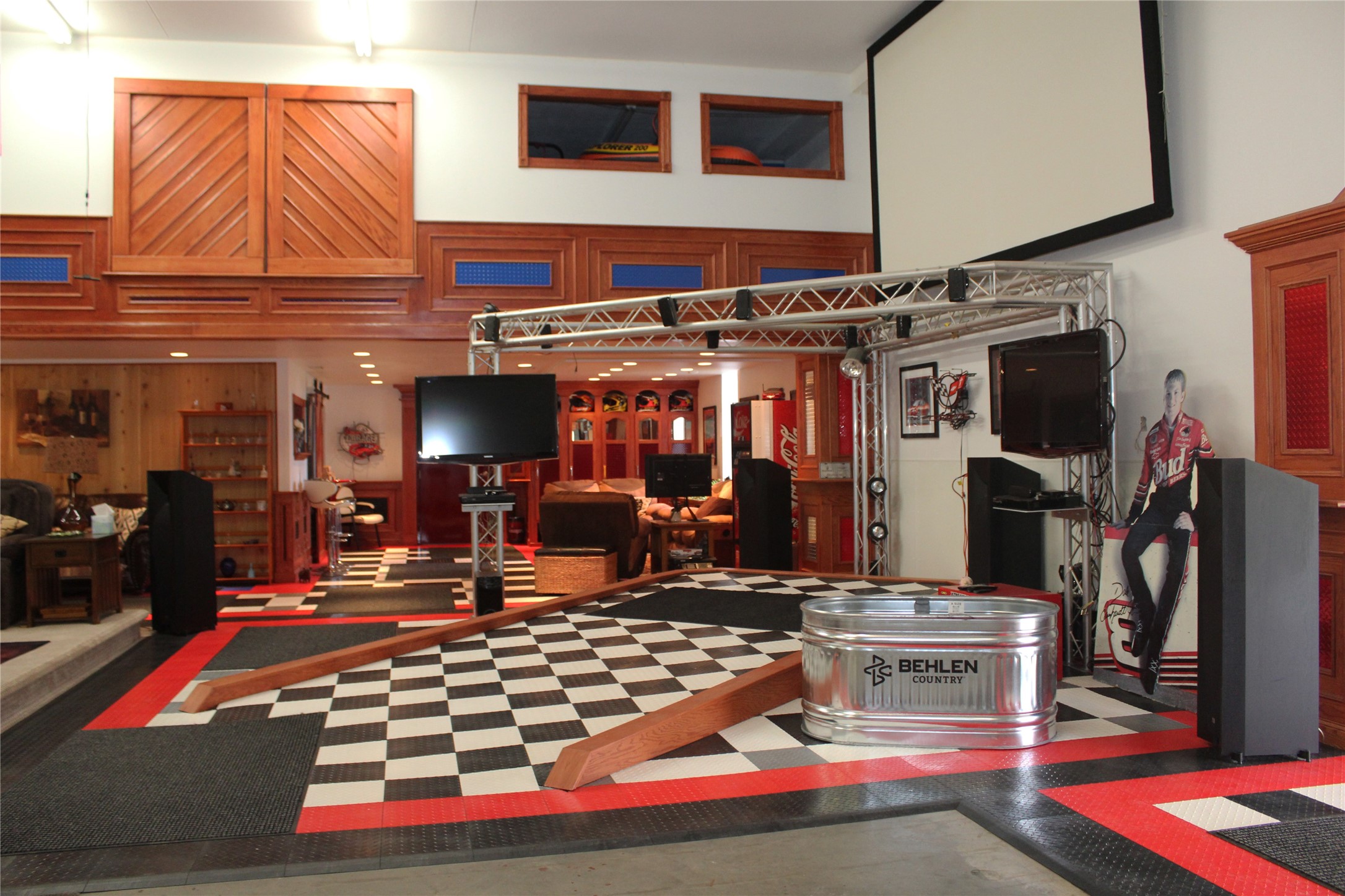 6681 NE Berwick Drive