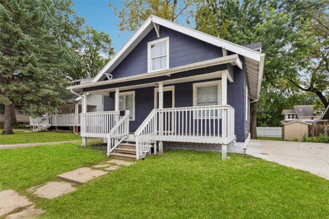Homes For Sale - 1411 Guthrie Avenue<br/> Des Moines, IA 50316
