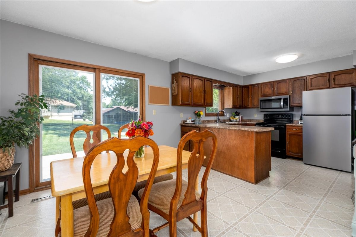 1528 Elmwood Drive