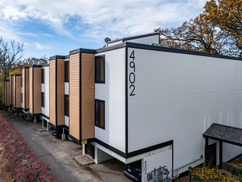 Condo For Sale - 4902 University Avenue #225<br/> Des Moines, IA 50311