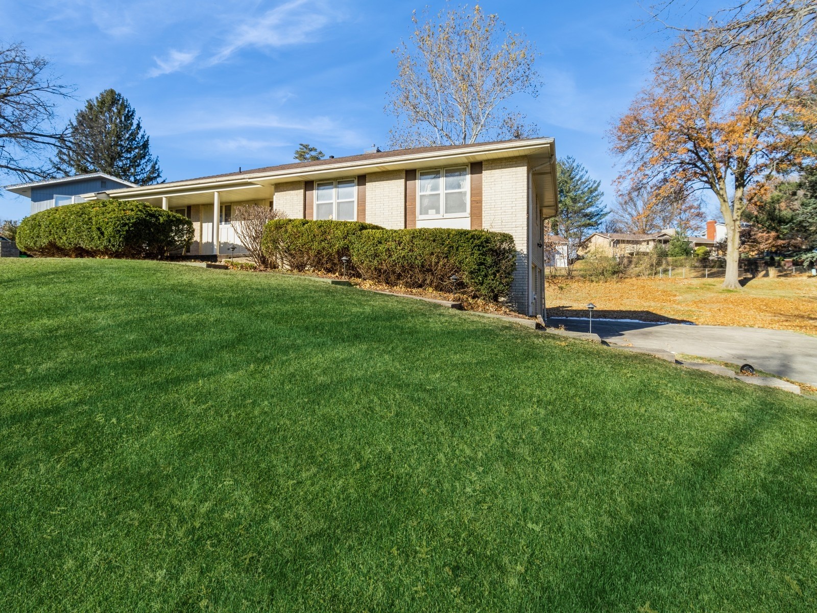 1927 Willowmere Drive, Des Moines, Iowa image 3