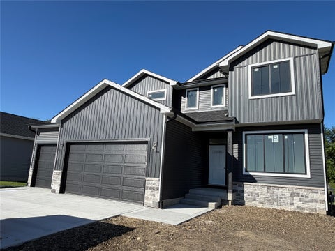 Homes For Sale - 550 NW Georgetown Drive<br/> Waukee, IA 50263