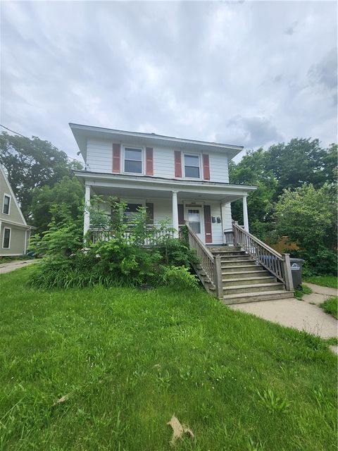 Single Family Residence in Des Moines IA 1944 Arlington Avenue.jpg