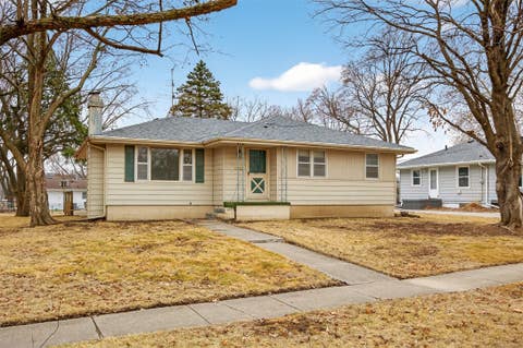 Homes For Sale - 3500 Lindlavista Way<br/> Des Moines, IA 50310