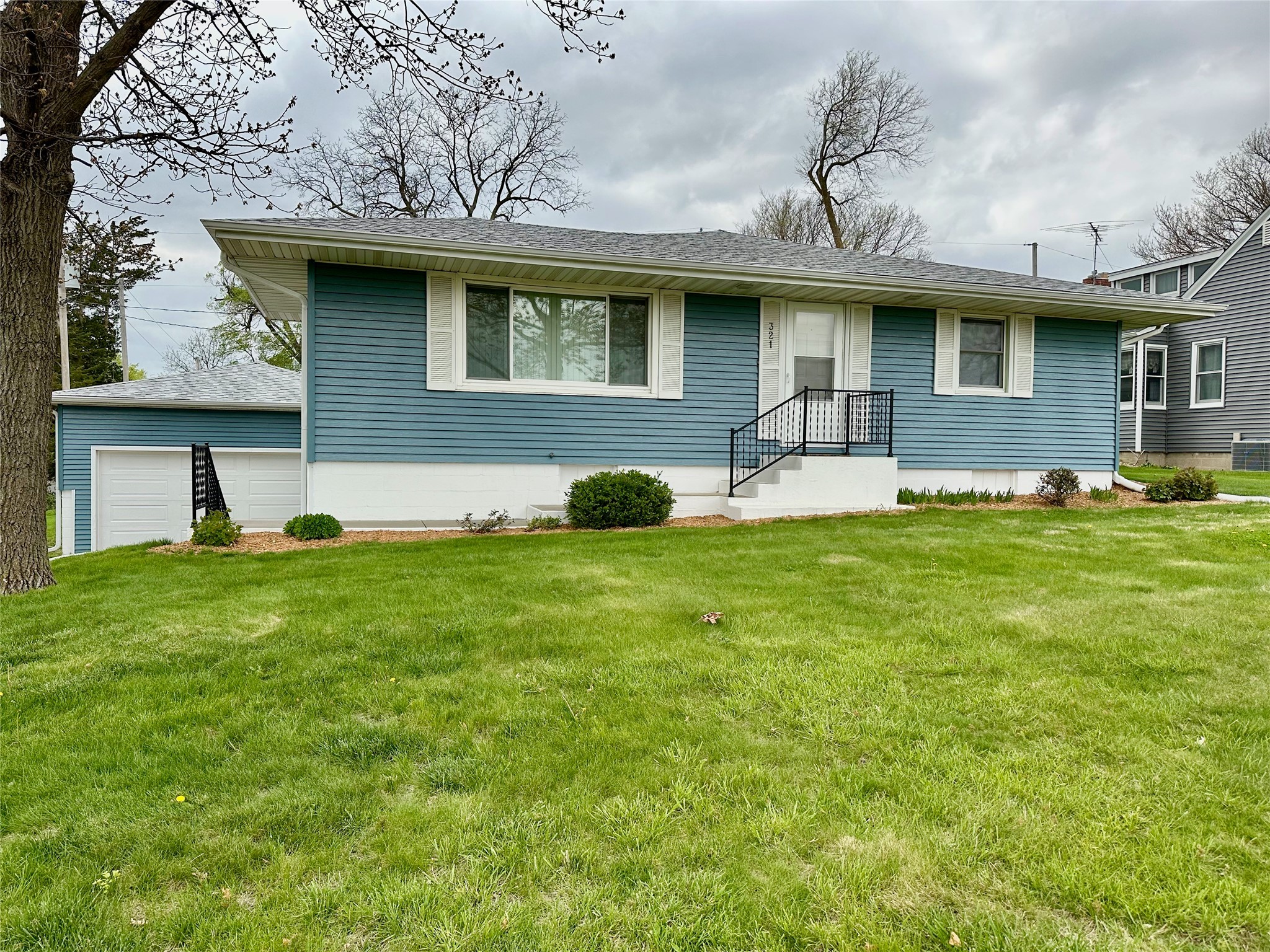 321 East Street, Kellogg, Iowa image 3
