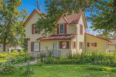 Homes For Sale - 606 S Center Street<br/> Zearing, IA 50278