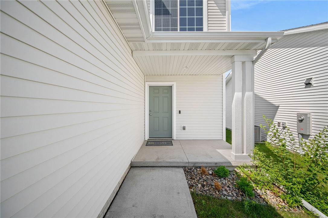 4338 Grover Woods Lane, Des Moines, Iowa image 2