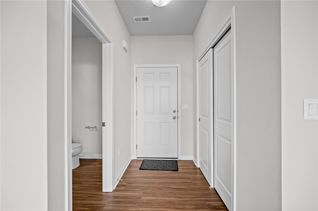 4338 Grover Woods Lane, Des Moines, Iowa image 3